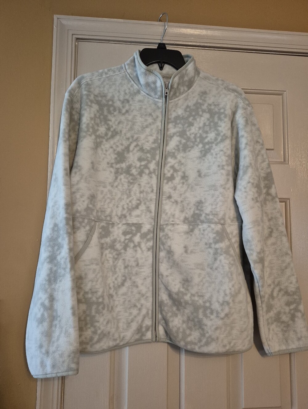 Old Navy Light Gray Patterned Fleece Jacket